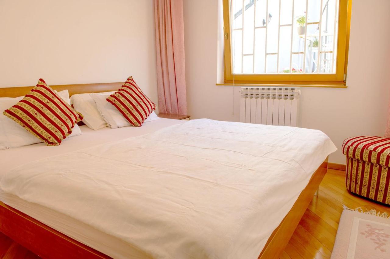 Beautiful Duplex In Heart Of Old Town - Free Parking Apartman Szarajevó Kültér fotó